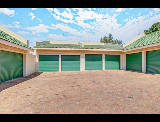 3 BEDROOM CLUSTER FOR SALE IN SUNDOWNER